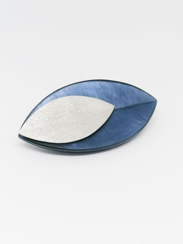 découvrez la richesse et la diversité de la couleur bleue dans les différentes cultures à travers le monde. un voyage fascinant où le bleu symbolise la paix, la sérénité, et bien d'autres significations, illustrant son impact sur l'art, la mode et les traditions.