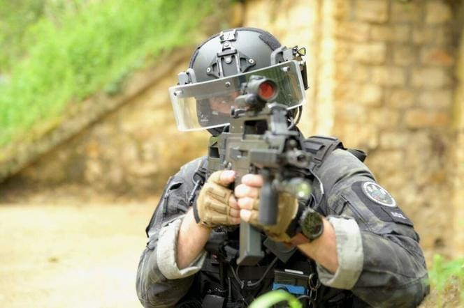 découvrez le documentaire captivant sur la dgsi, qui plonge au cœur des missions de cette agence de sécurité intérieure. explorez les enjeux de la lutte contre le terrorisme et la cybercriminalité, à travers des interviews exclusives et des analyses percutantes.