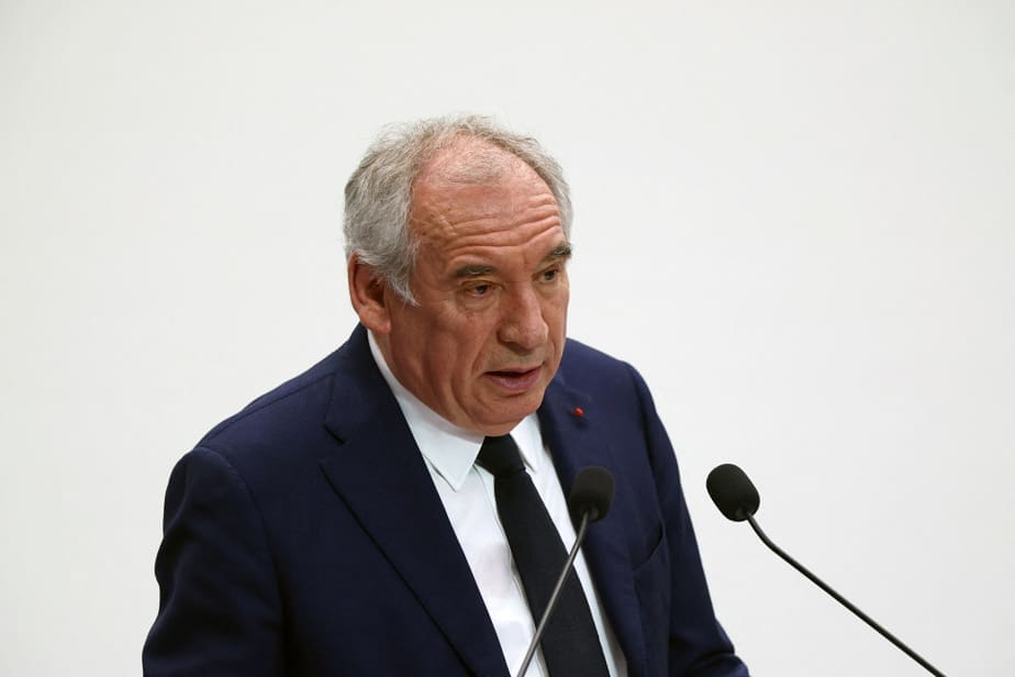 découvrez une expérience unique avec notre dîner discret après bayrou, où élégance et intimité se rencontrent. savourez des plats raffinés dans un cadre cocooning, parfait pour des conversations en toute tranquillité.