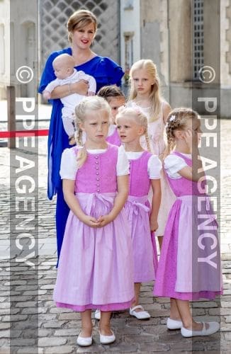 découvrez les enjeux et les conséquences du divorce de l'archiduc alexander. une analyse approfondie des aspects juridiques, familiaux et médiatiques entourant ce divorce royal.