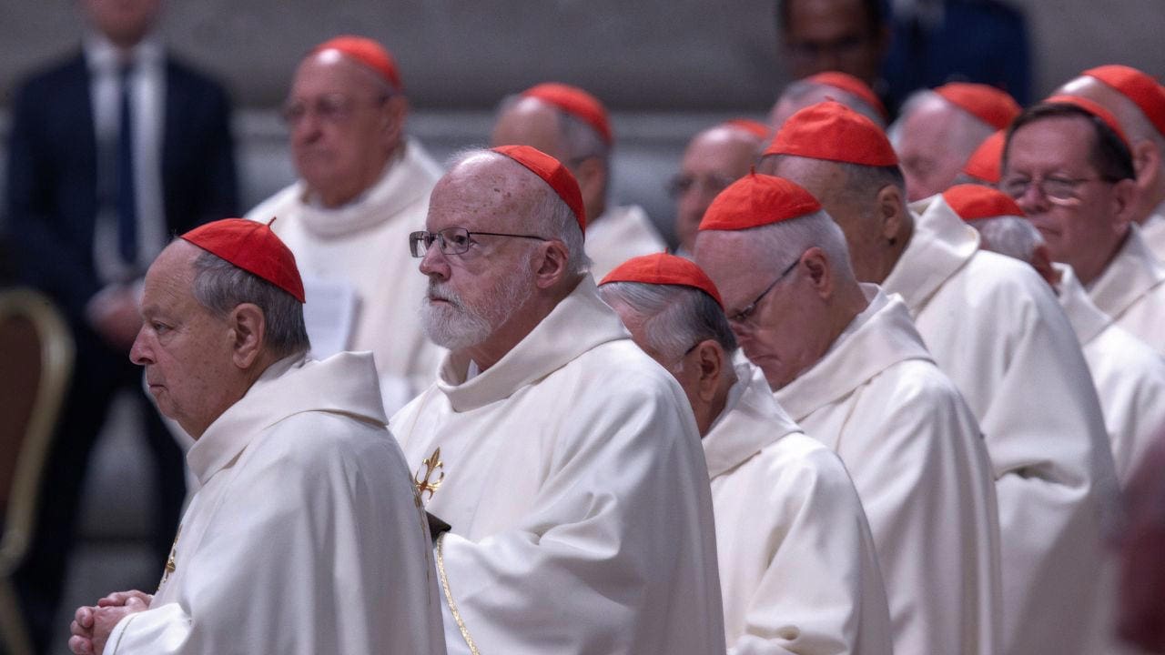découvrez les enjeux et les traditions entourant l'élection du pape, une cérémonie qui façonne l'avenir de l'église catholique. explorez les processus, les candidats et les implications de cette importante décision spirituelle.