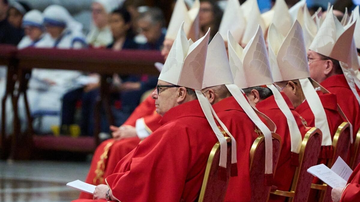 découvrez tout sur l'élection papale : processus, traditions, enjeux et les personnalités en lice pour devenir le nouveau pape. plongez dans l'histoire et la signification de cet événement marquant pour l'église catholique et ses fidèles.