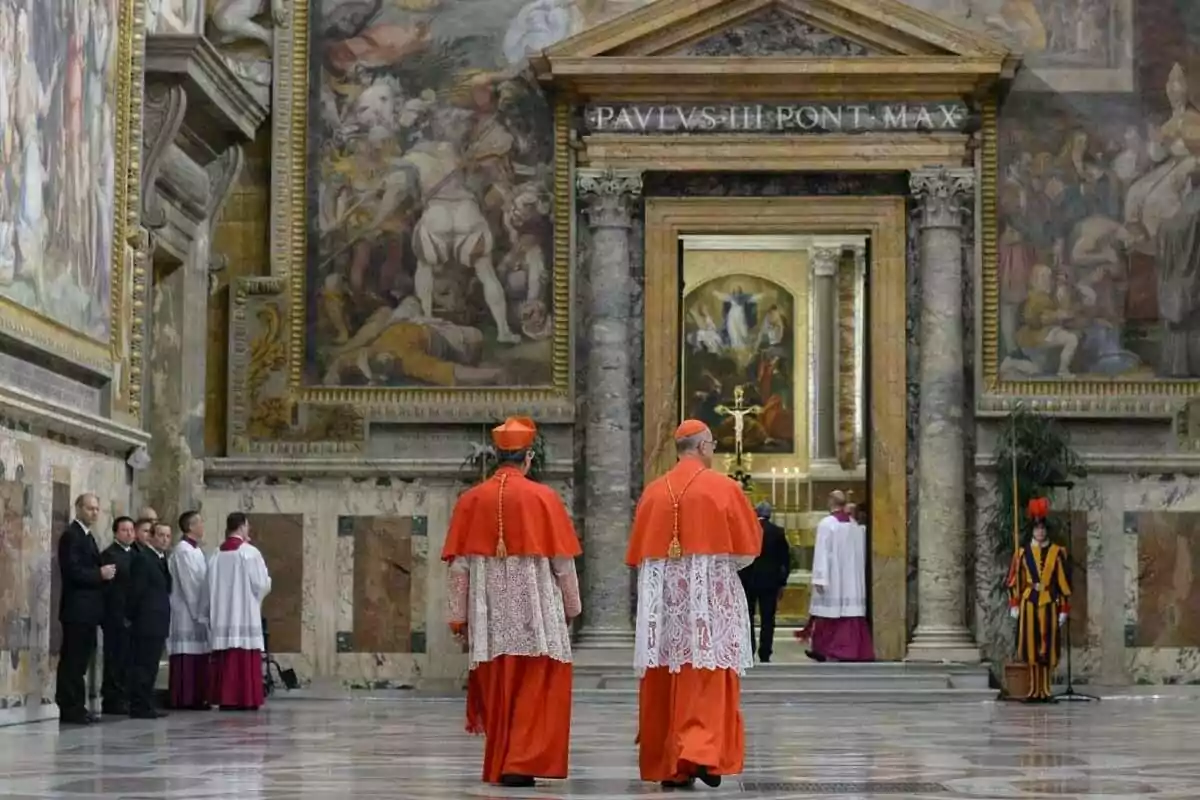 découvrez les figures emblématiques du conclave, leurs rôles et influences au sein de l'église catholique. analysez les dynamiques de pouvoir et les enjeux politiques qui façonnent le choix du pape lors de cet événement unique. plongez dans l'histoire et la tradition du conclave à travers ses acteurs clés.