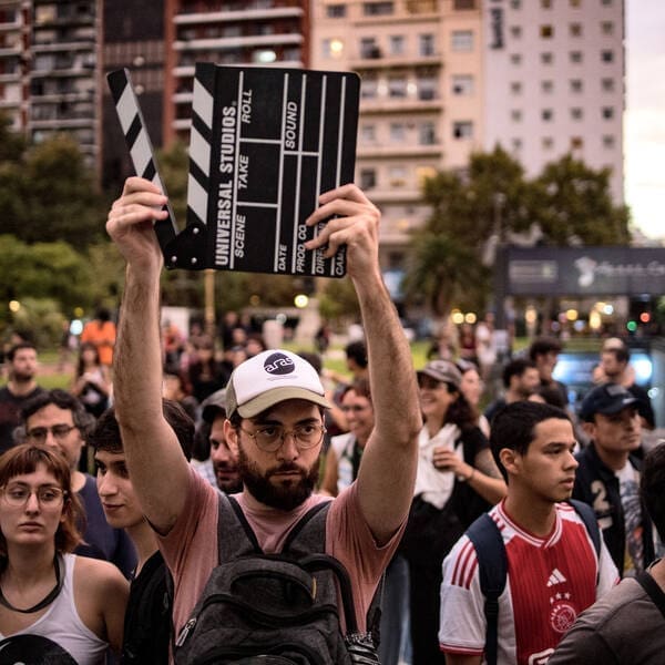 plongez dans l'univers mystérieux des gourous et des platistes à travers notre cours secret. découvrez leurs idées, croyances et les motivations qui les animent, tout en explorant les enjeux sociétaux et les confrontations d'opinions qui en découlent.