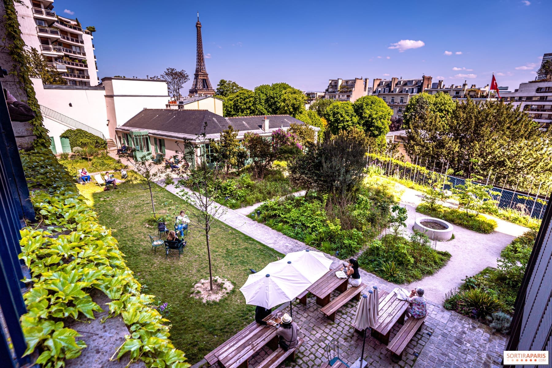 découvrez le jardin secret de balzac, un havre de paix inspiré par l'œuvre de l'écrivain. plongez dans un univers littéraire où nature et imagination se rencontrent, explorant les inspirations et les récits qui ont marqué la vie de cet auteur emblématique.