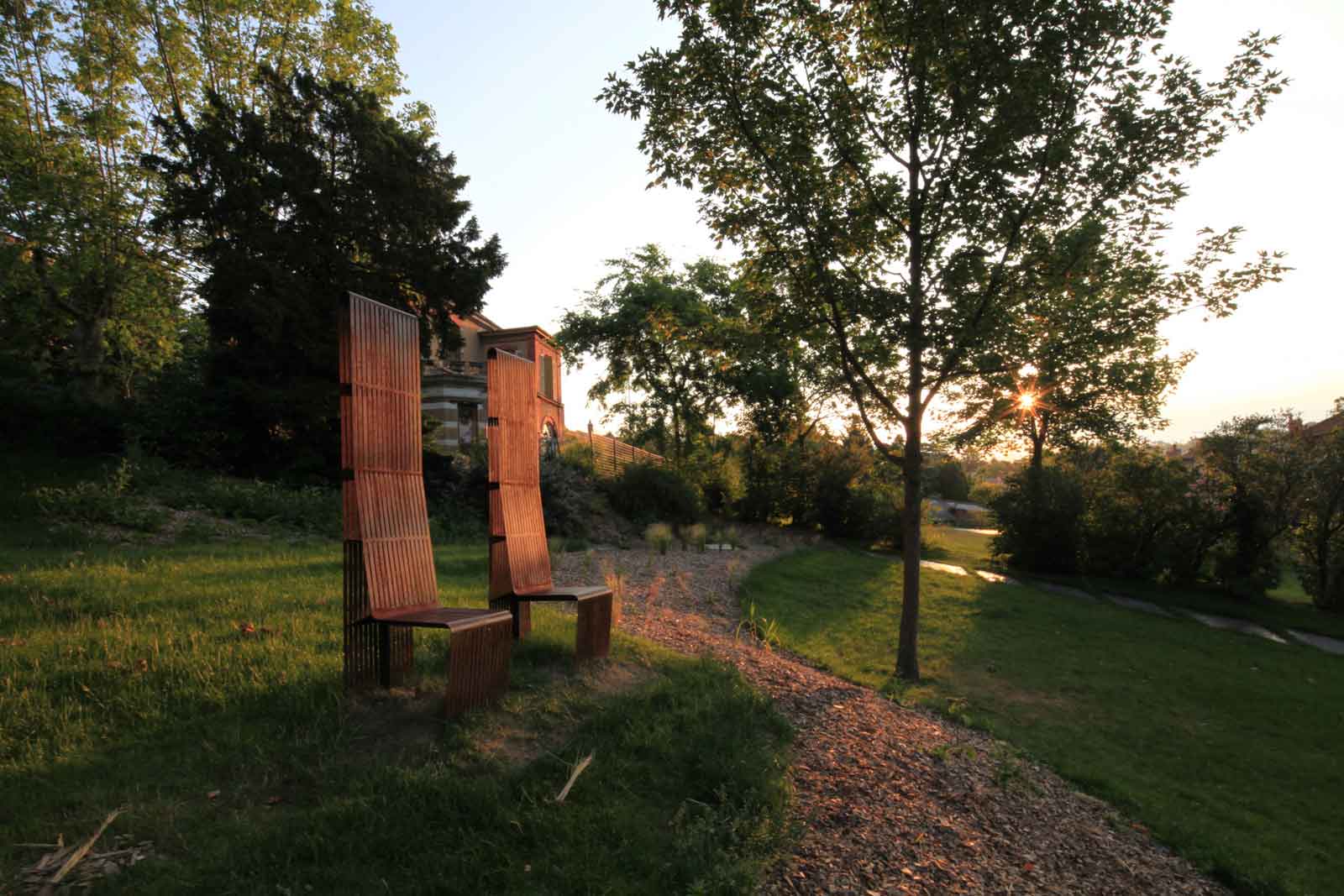 découvrez le jardin secret à lyon, un havre de paix au cœur de la ville. ce refuge verdoyant invite à la détente avec ses plantes exotiques, ses jardins paysagers et ses espaces de bien-être. un lieu idéal pour se ressourcer et savourer la nature.