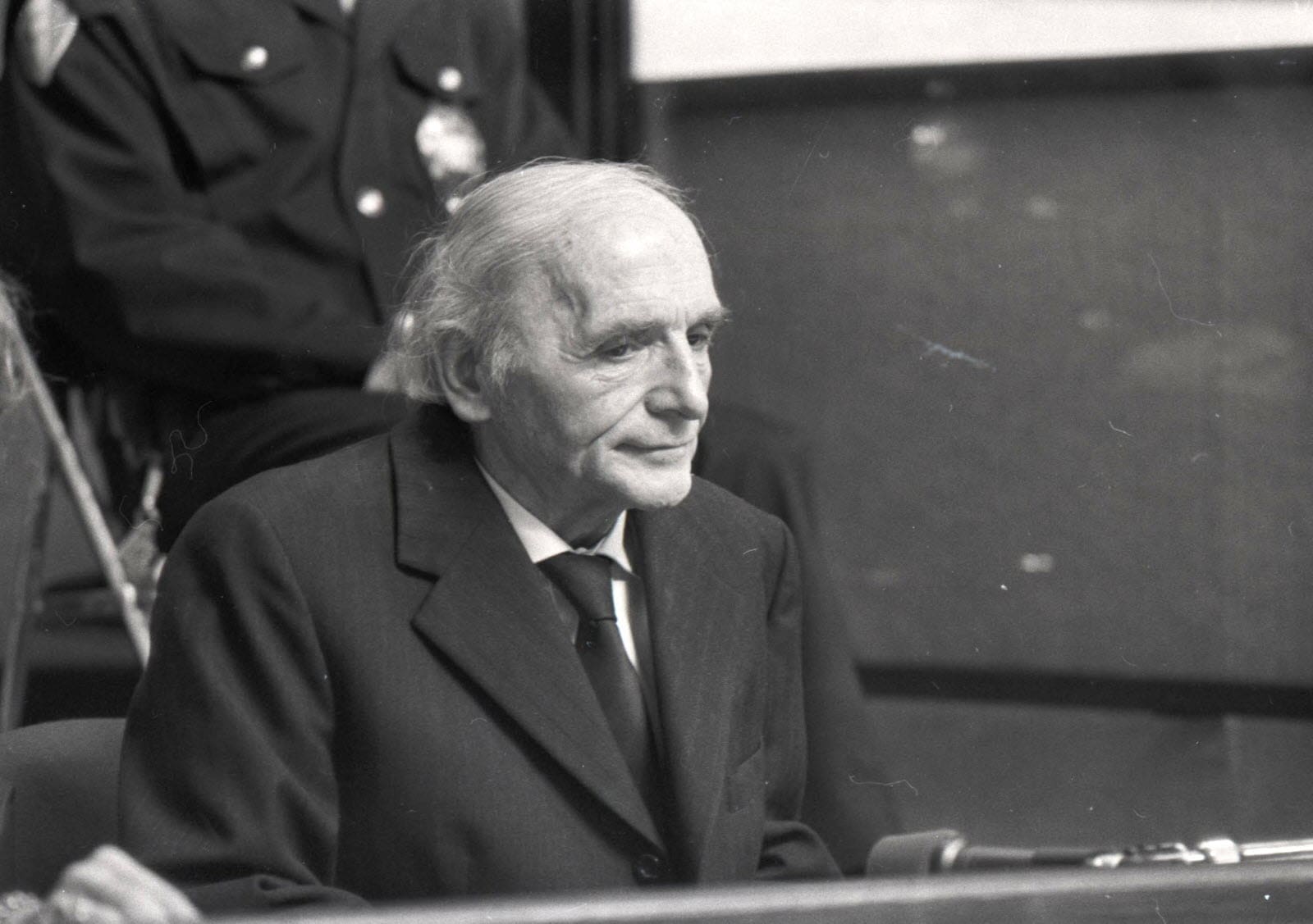 découvrez l'histoire intrigante de klaus barbie, l'homme surnommé le 'boucher de lyon', célèbre pour son rôle durant la seconde guerre mondiale. plongez dans son parcours controversé, ses crimes de guerre et son héritage troublant.