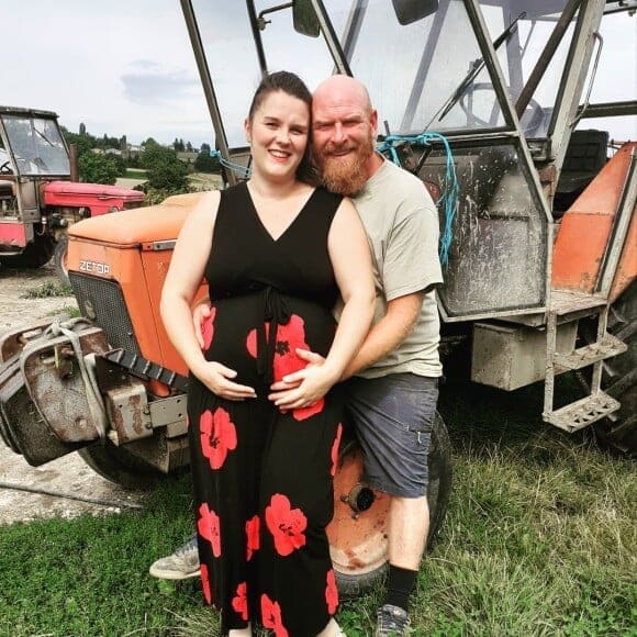 découvrez un moment touchant où lucile se remémore un souvenir unique avec jérôme, un aperçu d'une belle amitié et des souvenirs partagés qui réchauffent le cœur.