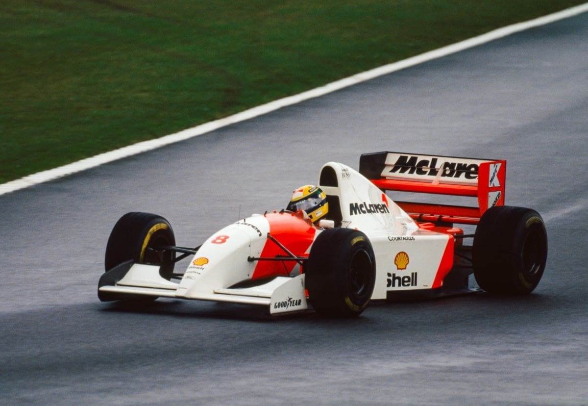 découvrez la mclaren avant imola, une fusion parfaite entre performance sportive et élégance. plongez dans l'univers de l'automobile avec des détails exclusifs sur ce modèle emblématique, ses spécifications techniques et son impact sur la scène automobile. parfait pour les passionnés et les curieux de l'univers mclaren.