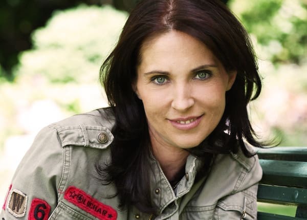 découvrez les enjeux captivants du 'mystère de jeanne', une histoire intrigante pleine de secrets et de révélations fascinantes. plongez dans un récit où l'ombre et la lumière se croisent pour révéler des vérités cachées. une aventure qui vous tiendra en haleine jusqu'à la dernière page.