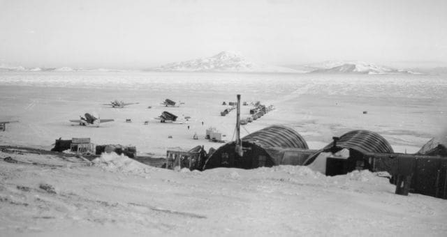 découvrez les secrets fascinants des montagnes antarctiques, un monde mystérieux où la glace et la beauté naturelle se rencontrent. plongez dans l'exploration de paysages saisissants et des énigmes qui entourent ces formations majestueuses.