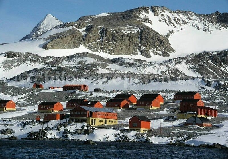 explorez le mystère des montagnes antarctiques, où des paysages glacés cachent des secrets inexplorés. découvrez la faune unique, les formations géologiques étonnantes et l'histoire fascinante de ce continent isolé. préparez-vous à une aventure inoubliable au cœur des mystères de l'antarctique.