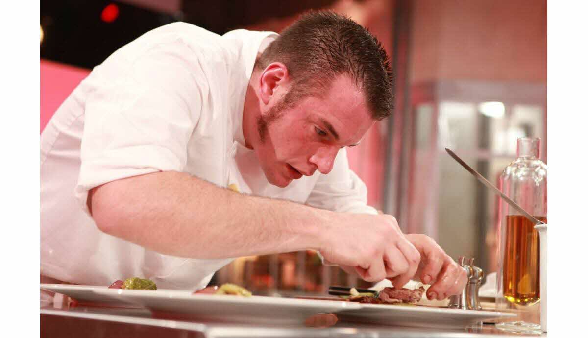 découvrez l'univers culinaire de norbert tarayre, célèbre chef étoilé et finaliste de top chef. plongez dans ses recettes innovantes, son parcours inspirant et ses conseils de cuisine pour transformer vos plats en œuvres d'art.