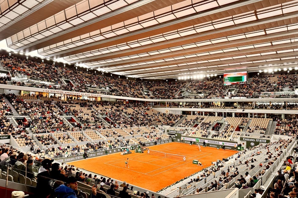 découvrez le player's lounge à roland-garros, un espace exclusif dédié aux passionnés de tennis. profitez d'une atmosphère conviviale pour rencontrer des joueurs, savourer des mets raffinés et vivre l'expérience unique du tournoi dans un cadre prestigieux.
