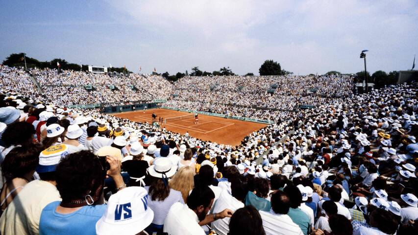 découvrez le player's lounge à roland-garros, un espace exclusif dédié aux joueurs et à leurs invités. profitez d'une ambiance relaxante, de services de qualité et d'une vue imprenable sur les courts emblématiques. vivez une expérience unique lors de l'un des plus grands tournois de tennis au monde.