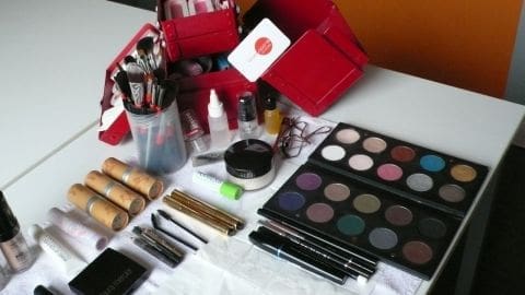 découvrez notre gamme de produits de maquillage français, conçus pour sublimer votre beauté avec des ingrédients de qualité et un savoir-faire exceptionnel. offrez à votre peau l'excellence des cosmétiques made in france.