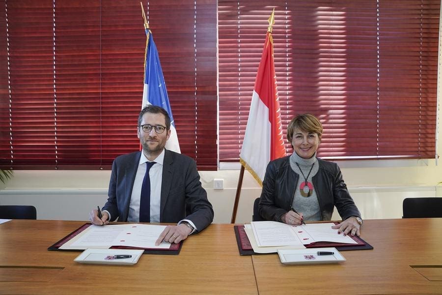 découvrez le rapport secret sur la manipulation de l'afd, révélant des informations cruciales sur les stratégies souterraines et les implications politiques. plongez dans cette analyse approfondie pour comprendre les enjeux cachés derrière les décisions influentes.