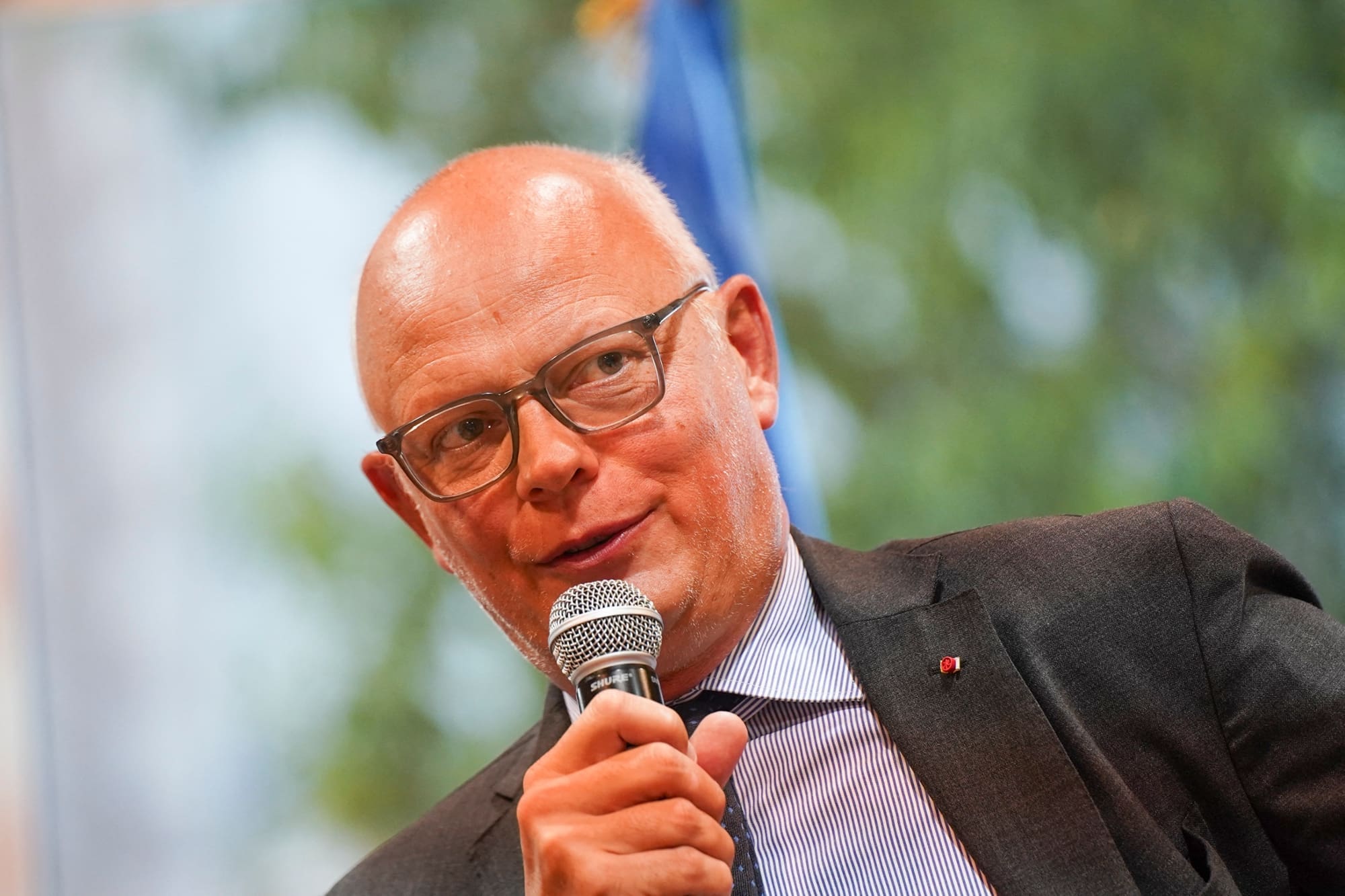 découvrez les dernières révélations d'édouard philippe, ancien premier ministre français, sur ses ambitions politiques, ses projets pour l'avenir et son analyse des enjeux actuels. un regard fascinant sur l'homme derrière la fonction.