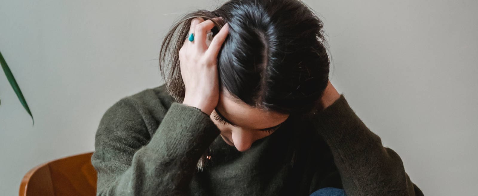 découvrez les causes, symptômes et traitements liés au sifflement dans l'oreille droite. informez-vous sur les solutions possibles pour soulager ce désagrément auditif.