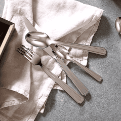 découvrez la table parfaite degrenne, alliant élégance et fonctionnalité. idéale pour toutes vos occasions, elle sublime votre décoration tout en vous offrant une qualité exceptionnelle. transformez vos repas en un moment inoubliable avec degrenne.