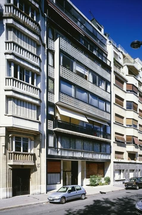 découvrez le trésor architectural de le corbusier à paris, un voyage au cœur de la créativité et de l'innovation. explorez ses œuvres emblématiques et plongez dans l'univers d'un des maîtres du modernisme, au fil des rues de la capitale française.