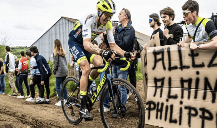découvrez le tro bro léon, une course cycliste emblématique en bretagne, alliant paysages magnifiques et défis sportifs à travers les routes pittoresques du léon. participez à cette aventurieuse épreuve qui célèbre le patrimoine breton et l'esprit de compétition.