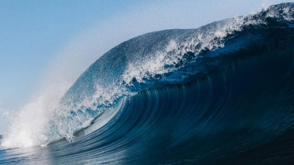découvrez les vagues géantes de l'atlantique, un phénomène naturel impressionnant qui attire surfers et passionnés de la mer. plongez dans l'univers fascinant de ces monstres des océans et apprenez comment ils se forment, où les trouver, et les meilleures techniques pour les appréhender en toute sécurité.