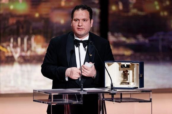 découvrez le parcours remarquable de wagner moura, lauréat du prix d'interprétation masculine, salué pour sa performance exceptionnelle et sa capacité à captiver le public. plongez dans l'univers de cet artiste talentueux et explorez son impact sur le cinéma contemporain.