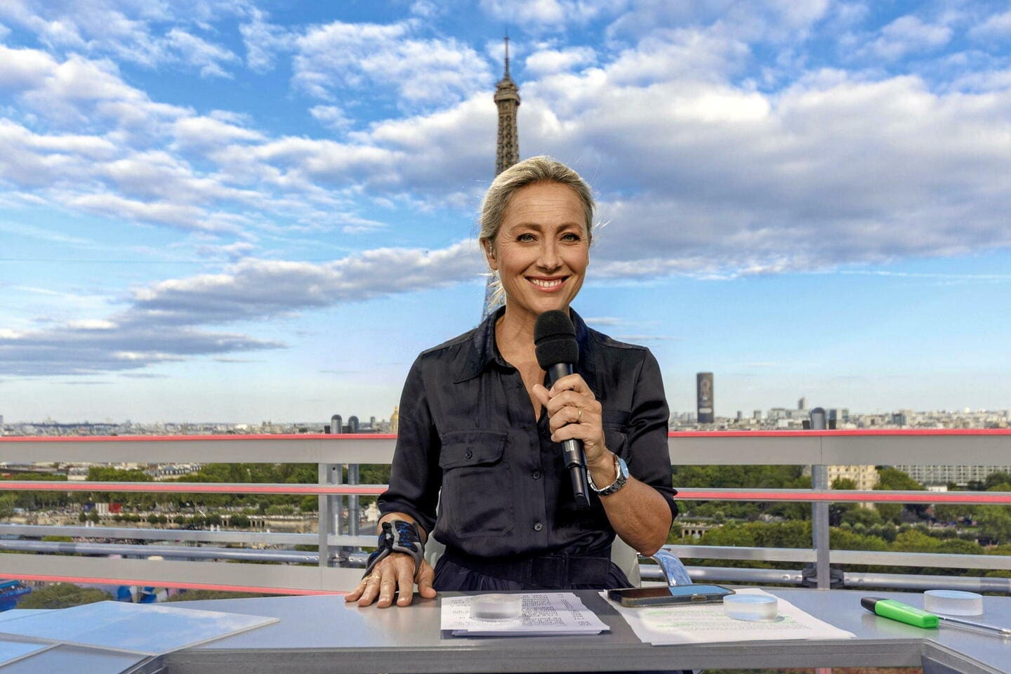 découvrez l'émotion et les souvenirs marquants des adieux d'anne-sophie lapix, présentatrice emblématique de france 2. revivez les moments forts de son parcours et son impact sur le journalisme télévisé français.