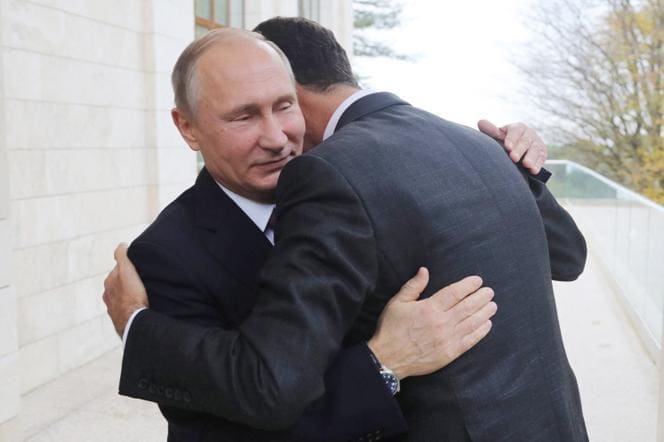 découvrez les dernières actualités sur la visite de bachar al-assad en russie : enjeux géopolitiques, collaborations militaires et économiques, ainsi que les implications pour le moyen-orient.