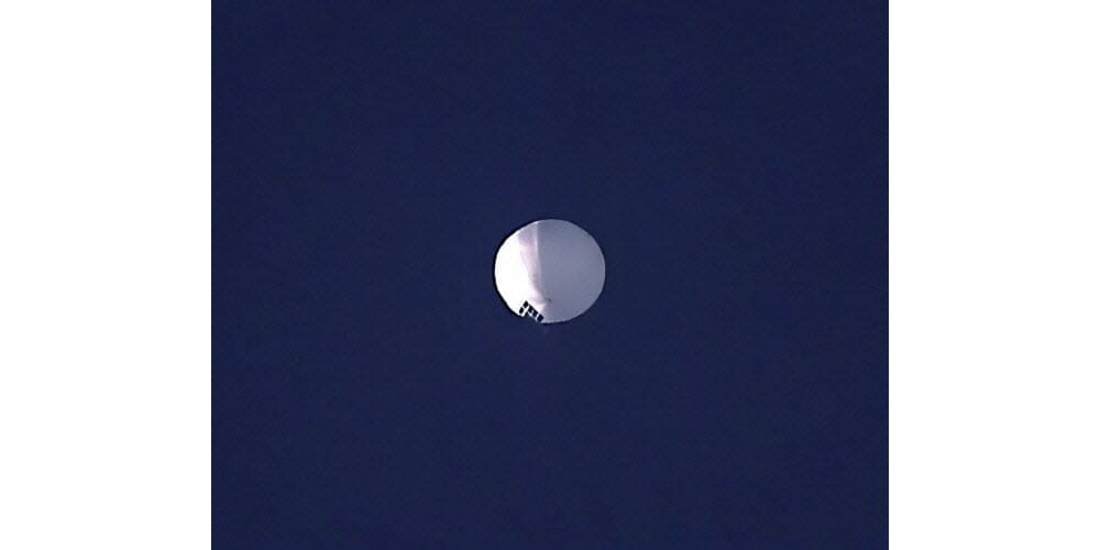 découvrez les ballons espions utilisés dans le conflit de gaza, un outil technologique intrigant qui change la donne en matière de surveillance et d'intelligence militaire. plongez dans l'univers complexe de la guerre moderne et explorez les implications de cette innovation.