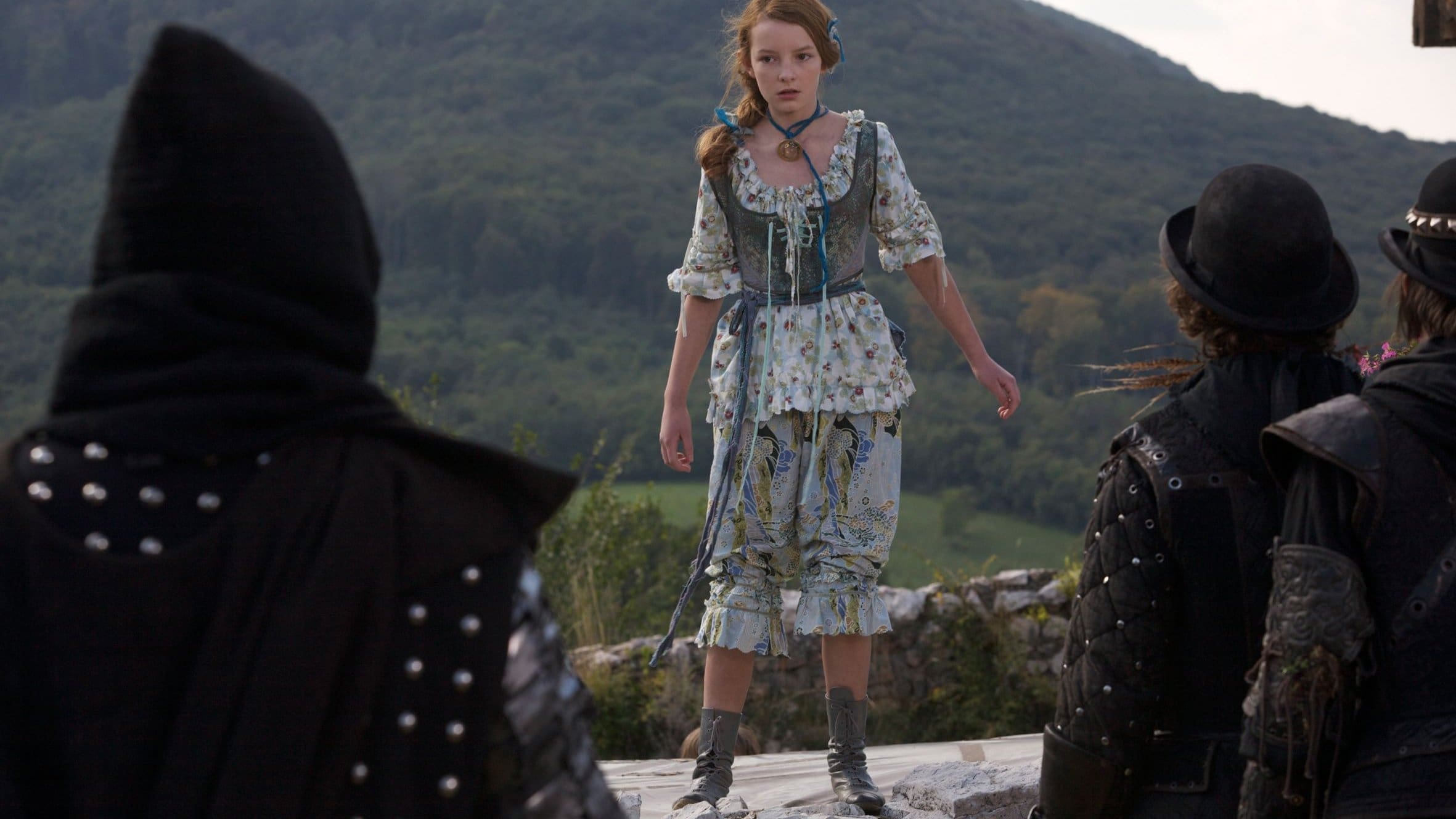 découvrez la bande-annonce captivante de moonacre, un voyage magique dans un monde fantastique rempli d'aventures, de mystères et de merveilles. plongez dans cette histoire enchanteresse qui ravira petits et grands.