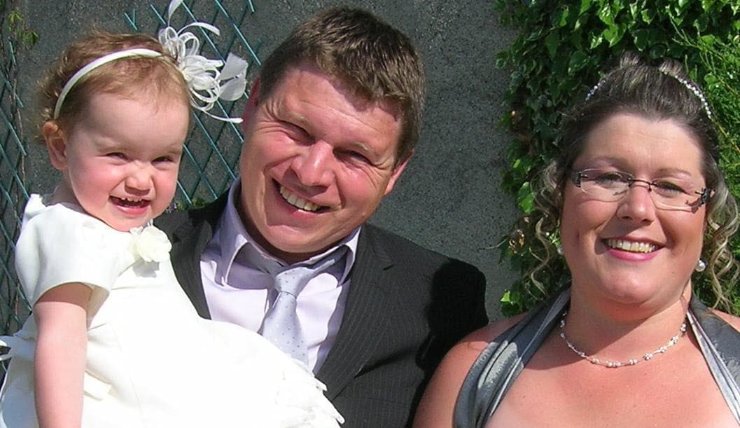 découvrez l'histoire touchante de céline qui offre son collier à jérôme, un geste symbolique d'amitié et d'attachement. plongez dans ce récit émouvant qui illustre la générosité et les liens précieux que l'on tisse au fil du temps.