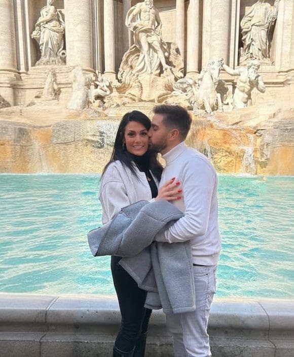 découvrez comment émilie, en attente de son bébé, se défend face aux critiques concernant michael. un récit touchant sur la maternité, la résilience et les jugements sociaux.