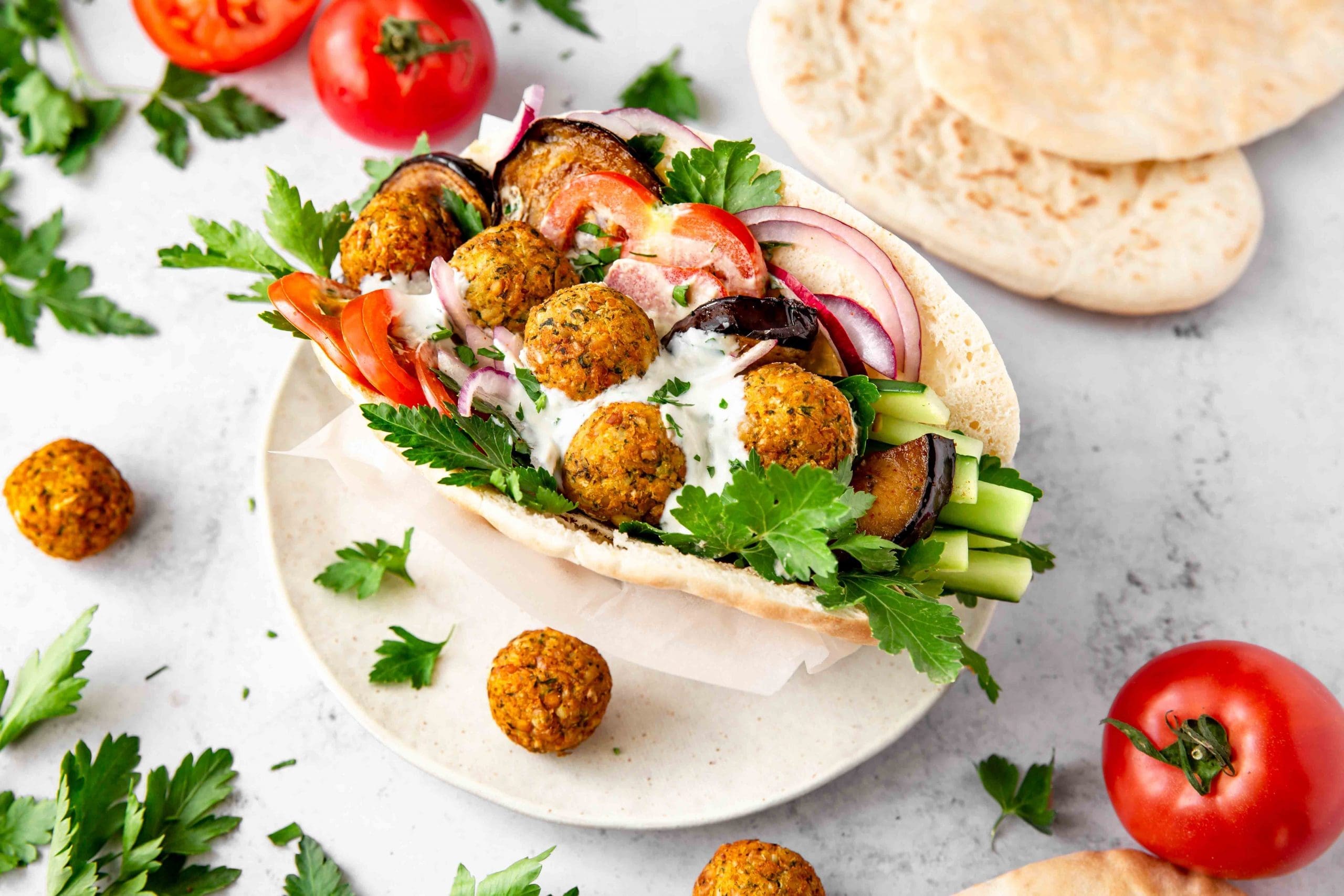 découvrez le falafel parfait chez pittz ! savourez des boulettes croustillantes et délicieusement épicées, préparées avec des ingrédients frais et authentiques. une expérience culinaire végétale qui ravira vos papilles, à déguster sur place ou à emporter.