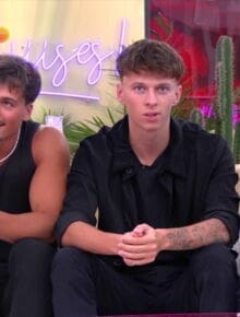 découvrez les coulisses de la production de secret story et les interventions clés qui font le succès de cette émission emblématique. plongez dans l'univers intrigant des secrets et des stratégies des candidats.