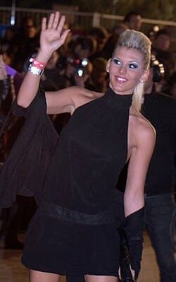 découvrez les coulisses de l'intervention de production de secret story, le célèbre jeu de télé-réalité. plongez dans l'univers fascinant des recruteurs, des psychologues et des équipes techniques qui œuvrent pour créer des moments inoubliables à l'écran. une immersion unique dans l'envers du décor !