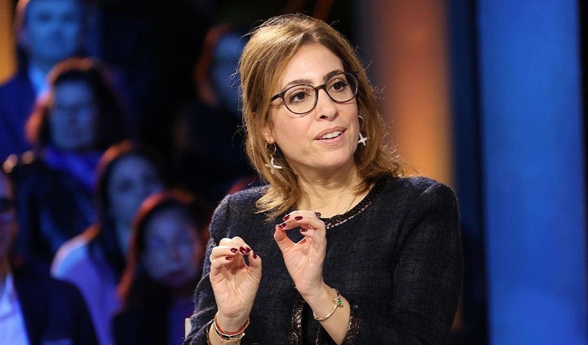 découvrez l'univers captivant de léa salamé, l'une des journalistes les plus influentes de france, qui éclaire le 20h avec son regard incisif et ses interviews percutantes. plongez dans l'actualité à travers son approche unique et engageante.