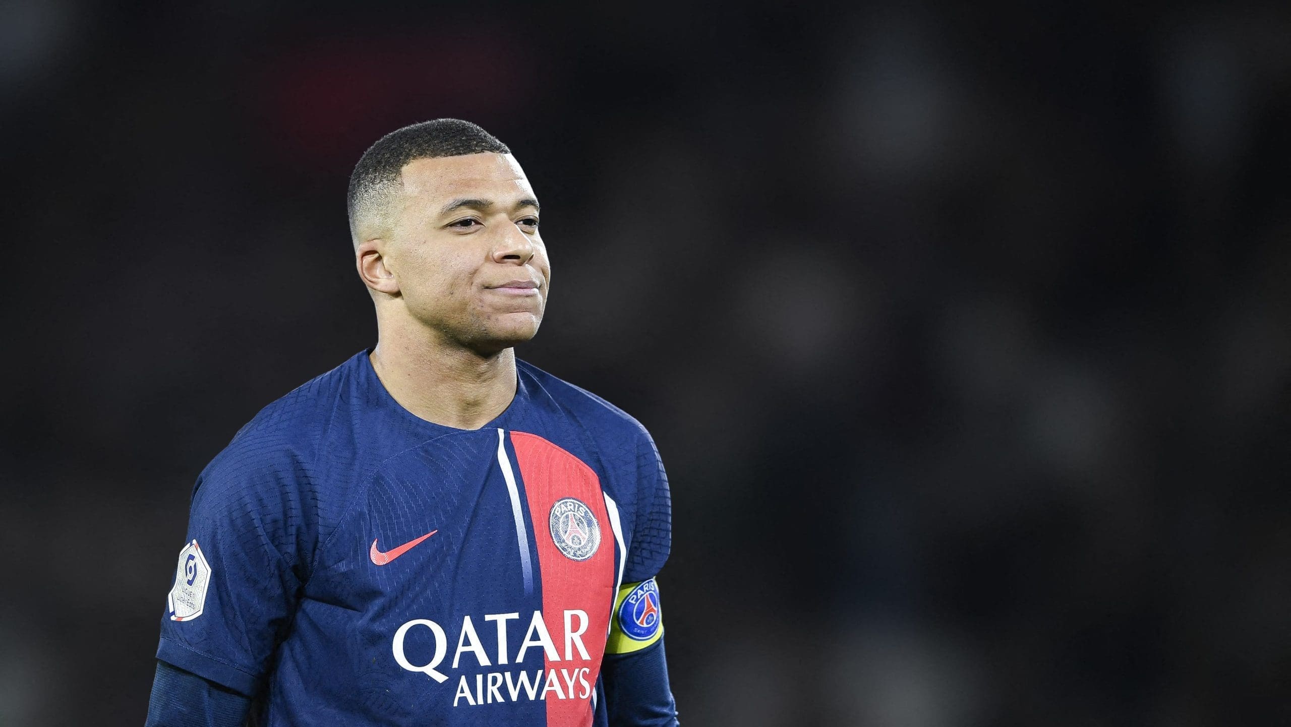 découvrez comment kylian mbappé, star incontestée du psg, a lancé un appel déterminant pour l'avenir du club. plongez dans les détails de son engagement et les enjeux cruciaux pour l'équipe parisienne.