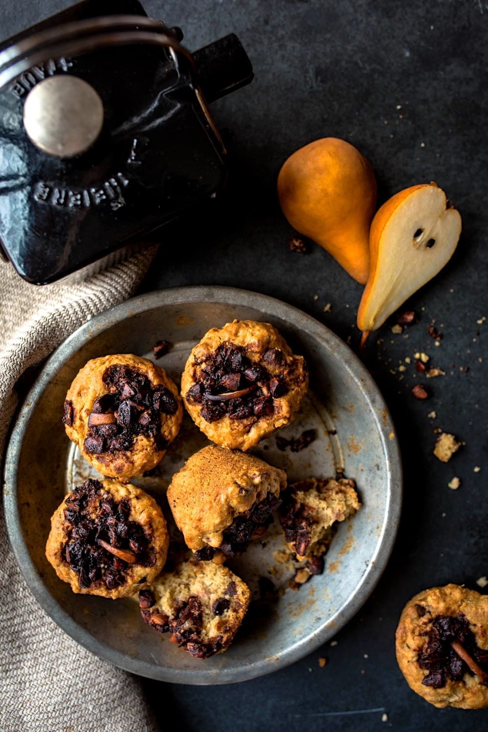 découvrez notre recette de muffins poire chocolat allégés : un délicieux mariage de saveurs fruitées et chocolatées, parfait pour une pause gourmande sans culpabilité. faciles à préparer, ces muffins moelleux raviront les papilles des petits et grands !