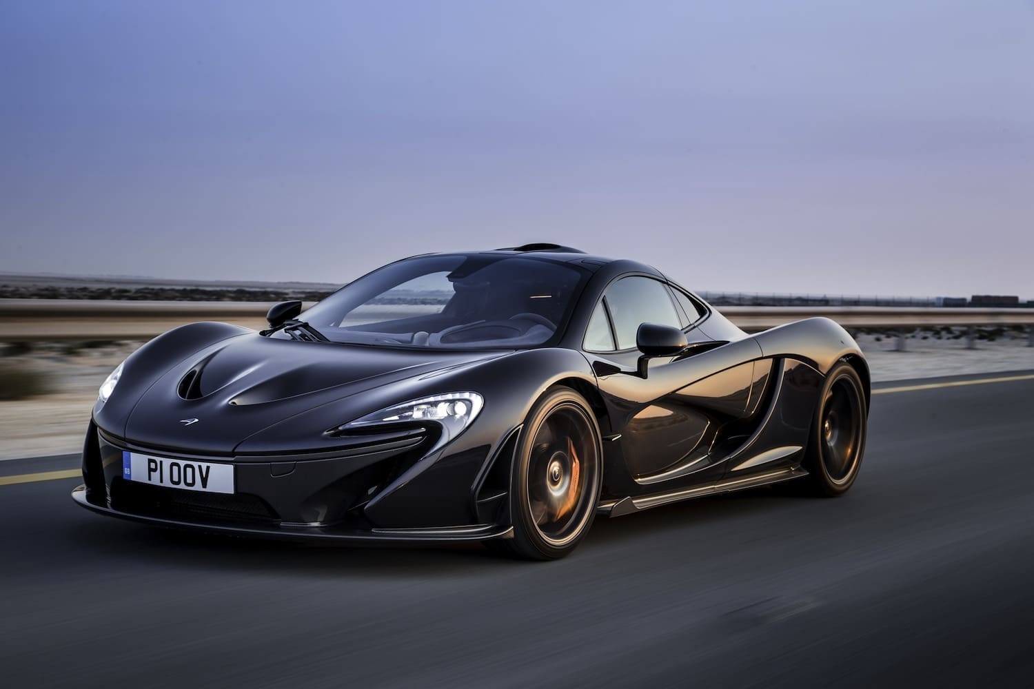 découvrez le mystère fascinant de la mclaren f1, une légende de l'automobile qui combine design, performance et innovations techniques. plongez dans l'univers intrigant de cette voiture emblématique et explorez son histoire captivante.