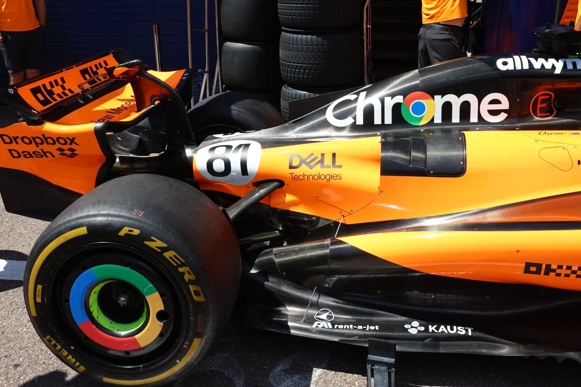 découvrez l'intrigant univers de la mclaren f1, une légende du sport automobile. plongez dans les secrets de sa conception, ses performances exceptionnelles et l'héritage captivant qui entoure cette supercar emblématique.