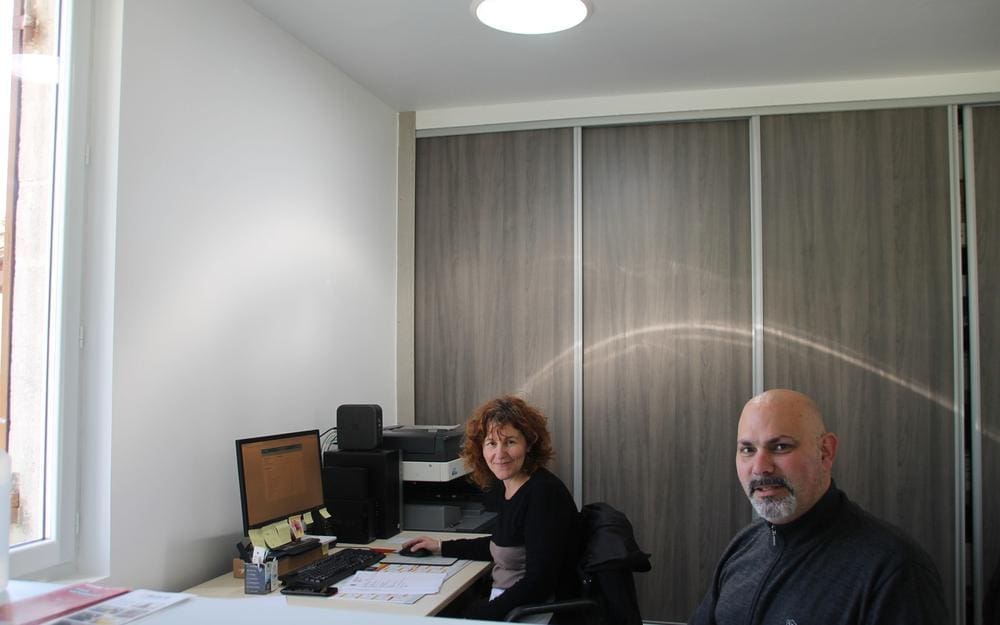 découvrez les missions et responsabilités du nouveau secrétaire de mairie, essentiel à la gestion administrative et au bon fonctionnement des services publics locaux. informez-vous sur son rôle clé dans le soutien aux élus et la relation avec les citoyens.