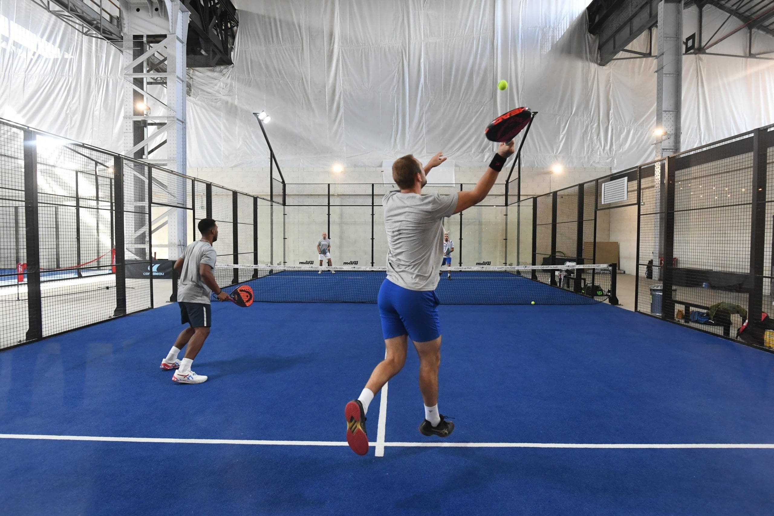 découvrez comment le psg, champion d'europe, explore le padel comme une clé secrète de son succès sportif. plongez dans l'univers passionnant de ce sport en plein essor et ses liens avec les stratégies du psg.