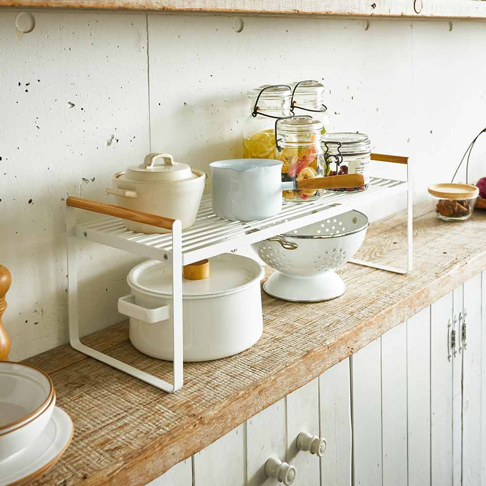 découvrez des astuces pratiques et des solutions innovantes pour optimiser le rangement de votre cuisine. transformez votre espace culinaire en un lieu fonctionnel et agréable, grâce à nos conseils sur l'organisation des placards, tiroirs et surfaces de travail.