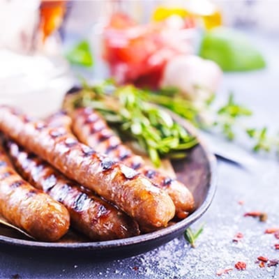 découvrez nos délicieuses saucisses barbecue moelleuses, parfaites pour vos grillades d'été. savourez une explosion de saveurs et une texture fondante à chaque bouchée. idéales pour vos repas en plein air, elles raviront les petits comme les grands!