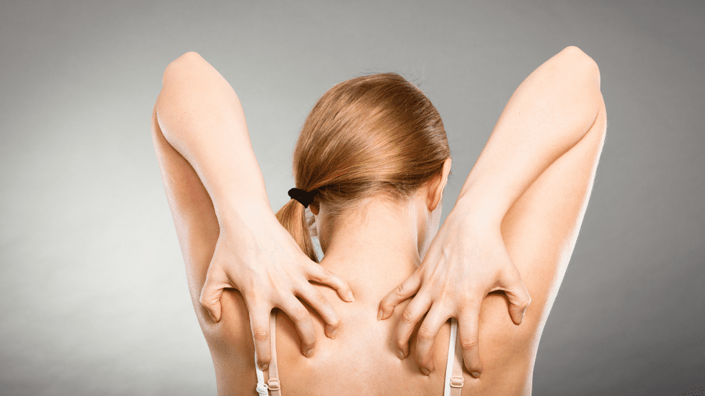 découvrez la signification spirituelle du cou qui gratte, un phénomène souvent interprété comme un message de votre corps ou un signe de changements à venir. explorez les différentes interprétations et symboliques liées à ce symptôme mystérieux pour mieux comprendre votre chemin spirituel.