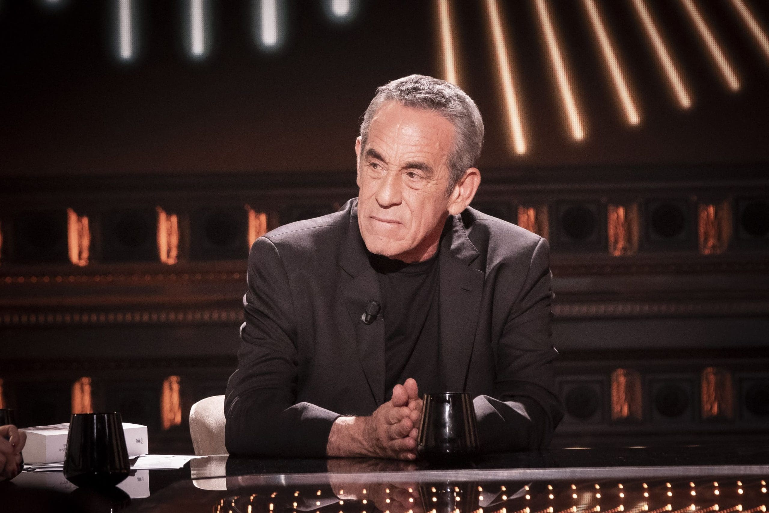 dans un témoignage poignant, ardisson partage ses réflexions sur le cancer, évoquant son impact personnel et collectif. découvrez son point de vue sur cette maladie et l'importance du soutien et de la sensibilisation.