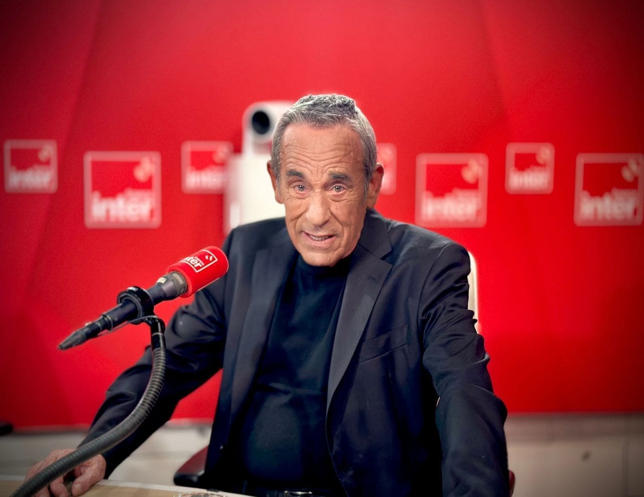 découvrez la rencontre intrigante entre baffie et ardisson, où l'humour mordant et les débats enflammés se croisent. plongez dans un univers de décalage et de provocation, où ces deux figures emblématiques du paysage audiovisuel français s'affrontent dans un échange captivant.