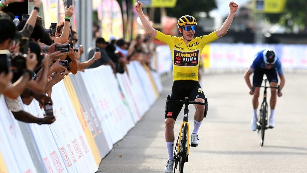 découvrez l'impact de la consommation énergétique sur les performances des coureurs du tour de france. analysez les besoins nutritionnels, les stratégies alimentaires et les choix de boissons qui alimentent les athlètes lors de cette célèbre compétition cycliste.